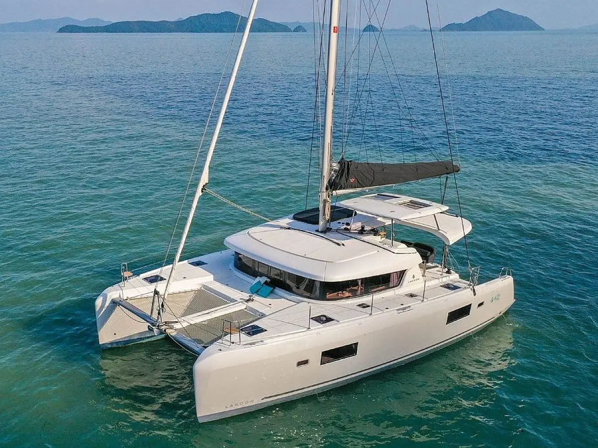 Lagoon 42